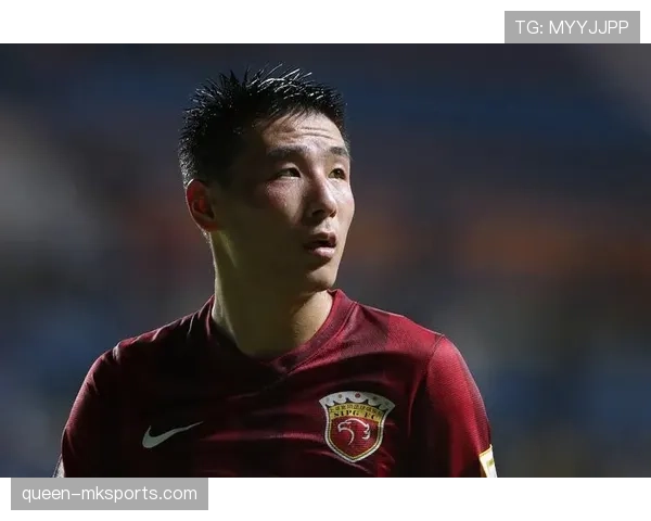 武磊家冰箱里塞满能量饮料，邻居说半夜还听见他在练颠球